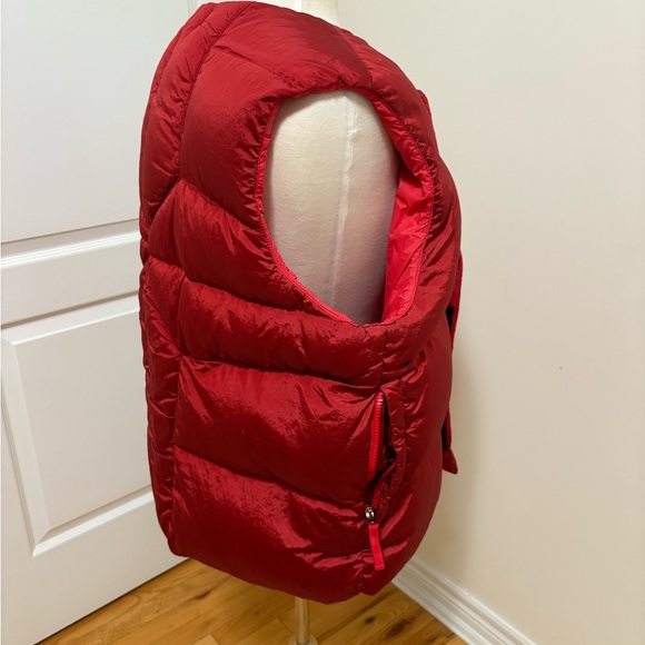 Stone Island Red and Black Patch Detail - Picture 4 of 6